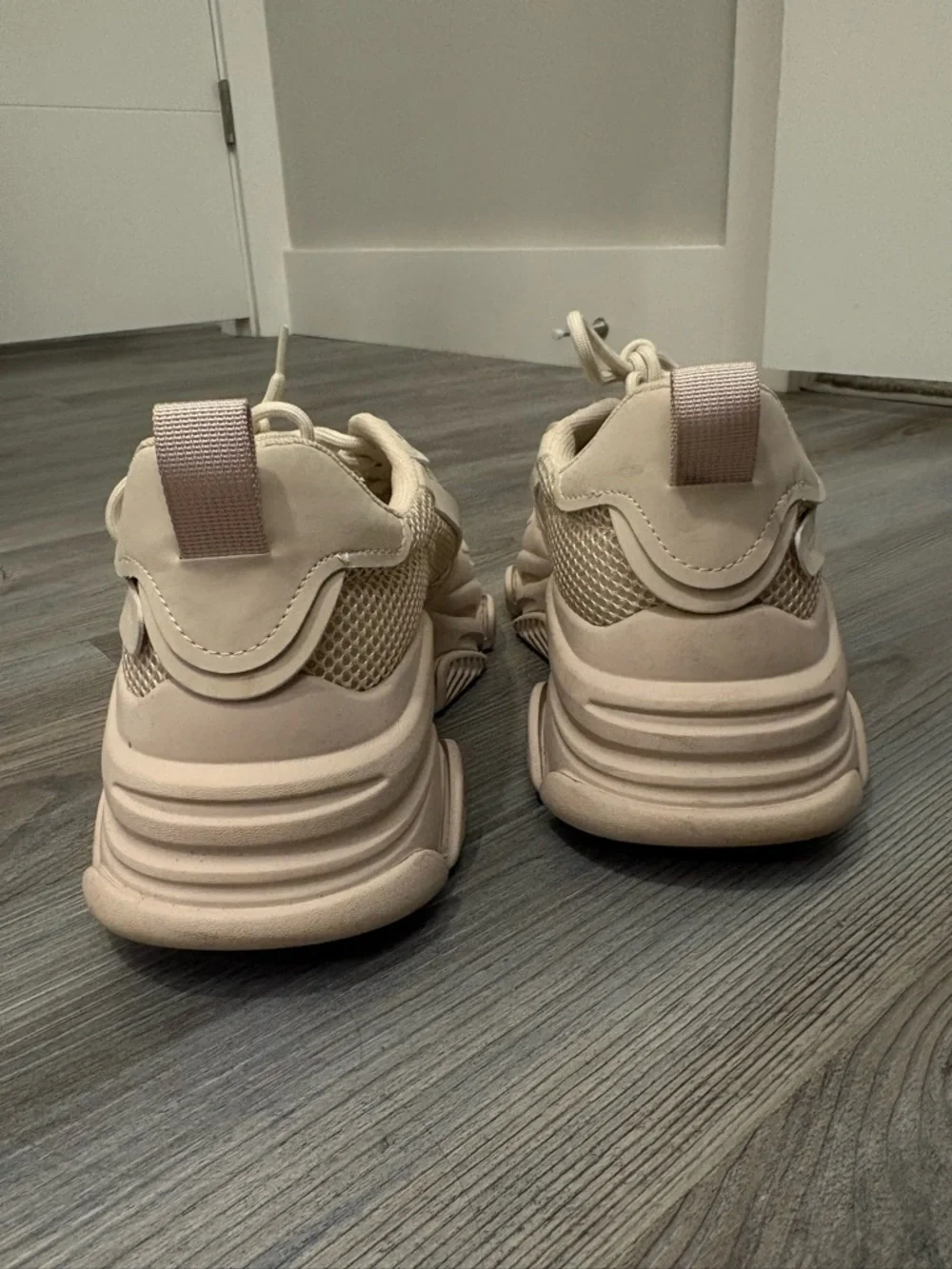 *NWOT* Steve Madden Women’s Possession Sneakers — Bone - Picture 4 of 6